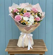 Букет цветов из:  Гвоздики, Орхидеи и Розы в Бабушкине