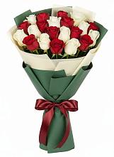 Букет Микс из красных и белых роз в Бабушкине