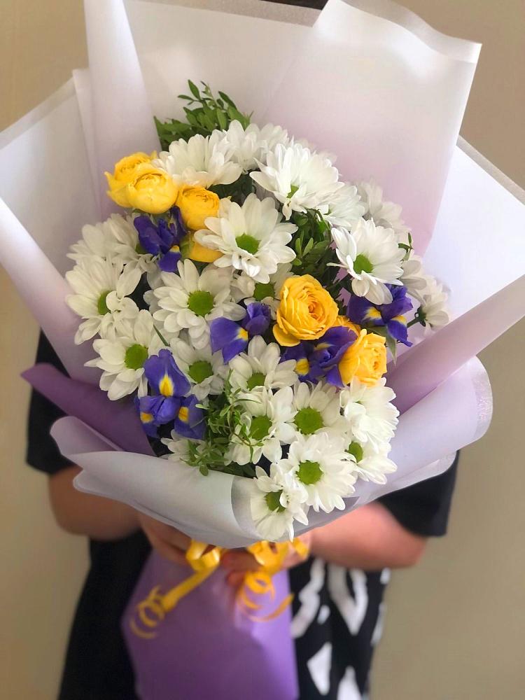 Букет цветов из: Ирисы, Хризантемы и Розы в Бабушкине