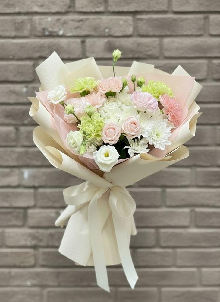 Букет цветов из: Гвоздики, Розы, Лизиантусы и Хризантемы в Бабушкине