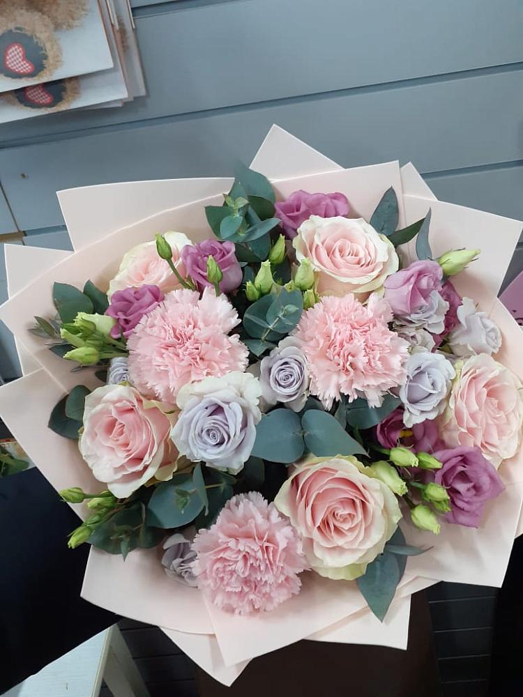 Букет цветов из: Розы, Гвоздики и Лизиантусы в Бабушкине