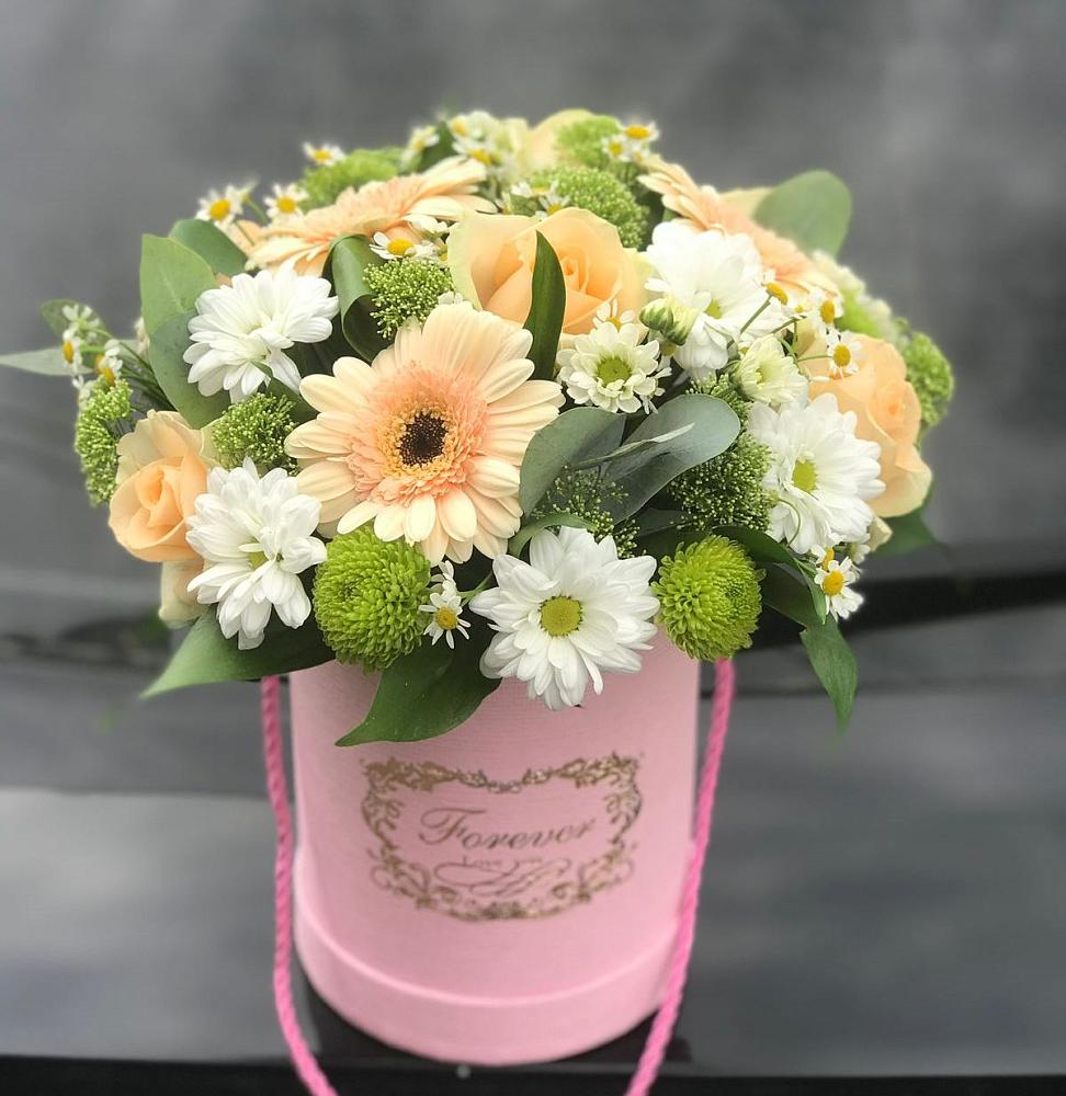 Цветочная композиция из Розы, Герберы и Хризантемы в шляпной коробке в Бабушкине