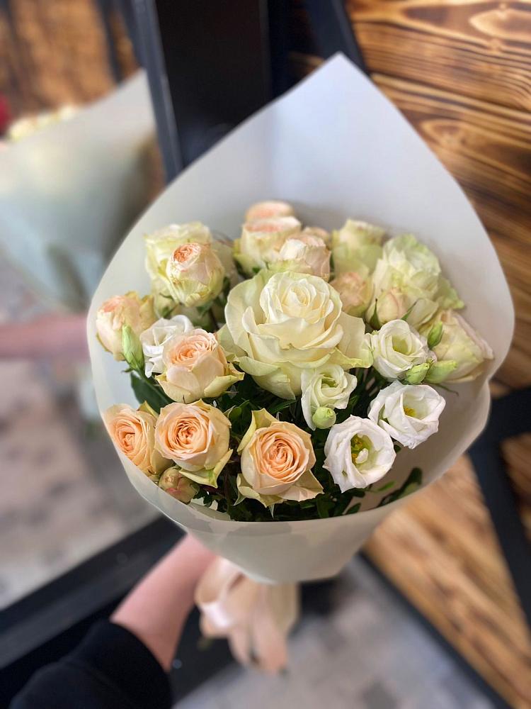 Букет цветов из: Розы и Лизиантусы в Бабушкине